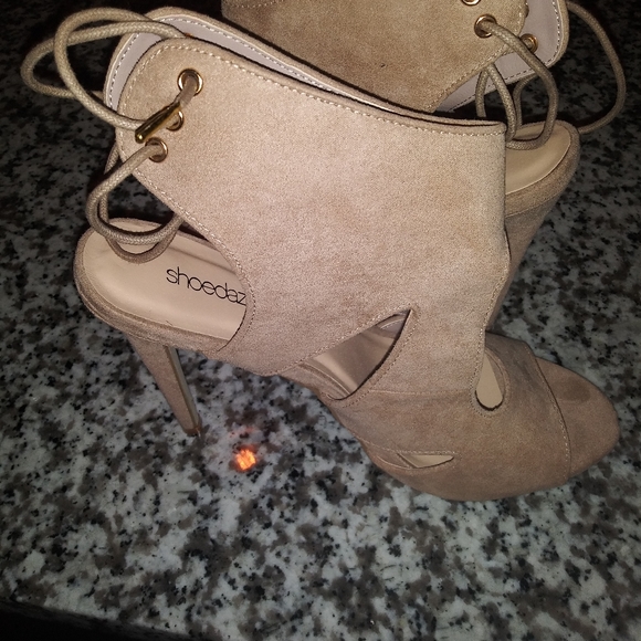 Sandals - Picture 3 of 8